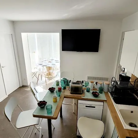 Comme A La Maison!!a 5 Min A Pied Plage,pkg Prive Apartment